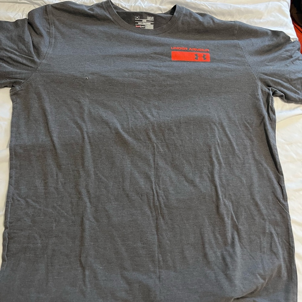 Under Armour Men's Gray T-Shirt size large
